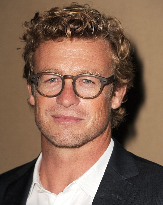 Vždy elegantní Simon Baker nás v brýlích dostal.
