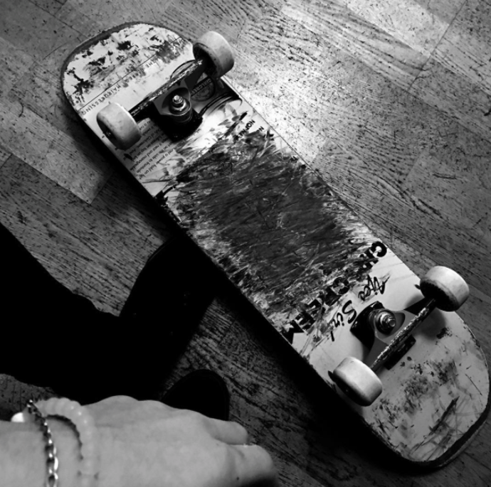 Jedna z lásek. Skate. 