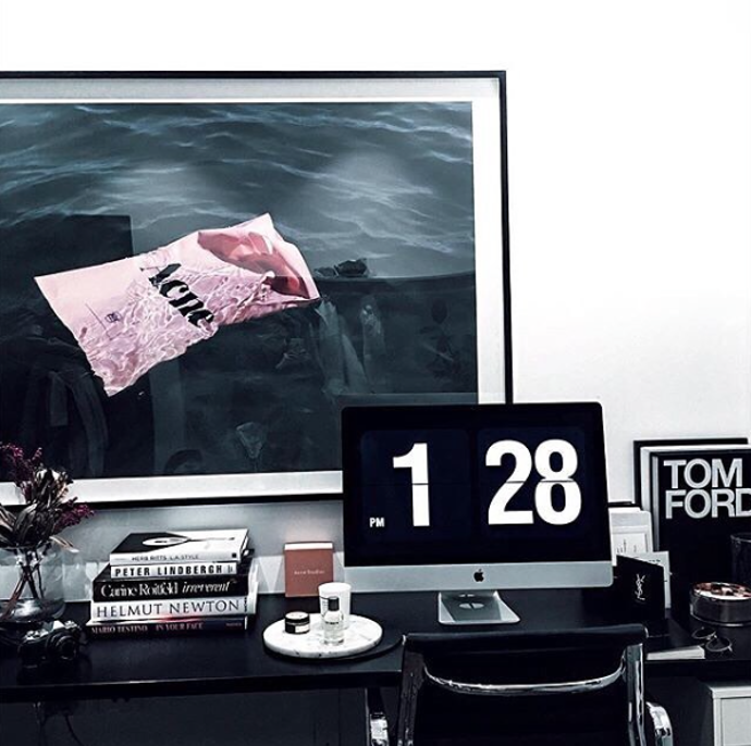 Stůl pro fashion fanatika.