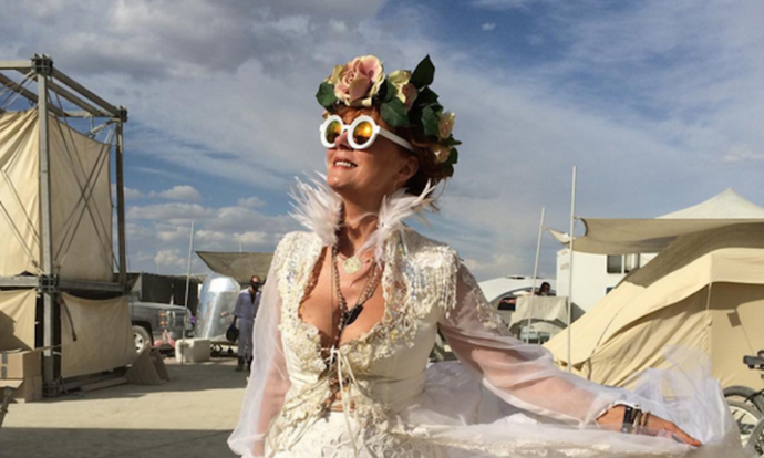 Herečka Susan Sarandon se na Burning Man odvázala a vypadá skvěle. 