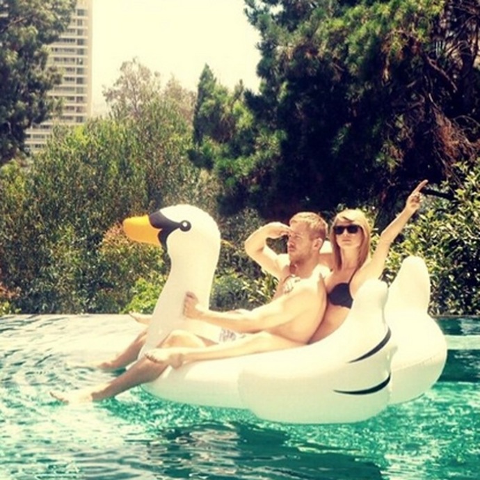 A zpěváci Taylor Swift a Calvin Harris