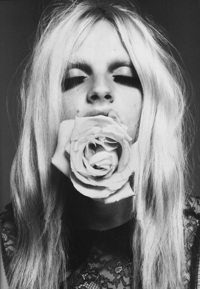 Vogue Rose Floral Mouth Model 0e2fa