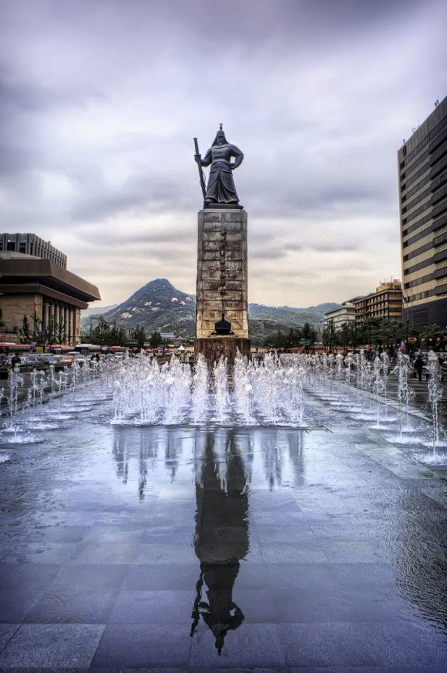 Gwanghwamun Square Seoul South Korea 750x1129 271f1