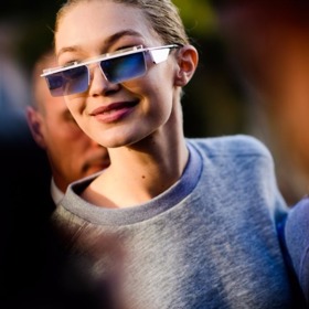 Retro tvar a aby byly co nejužší. Takové brýle se teď nosí. Gigi Hadid i její sestra už nenosí nic jiného. Retro tvar a aby byly co nejužší. Takové brýle se teď nosí. Gigi Hadid i její sestra už nenosí nic jiného.