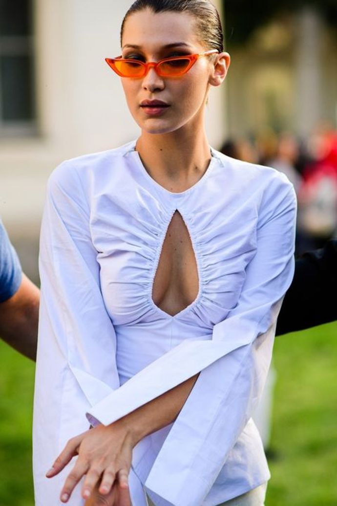 Bella Hadid má zásobu retro brýlí.