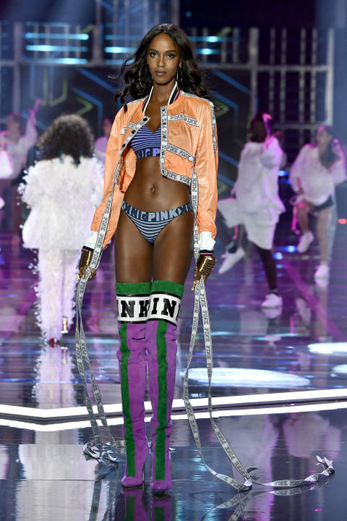 Nejvíc sexy looky z přehlídky Victoria's Secret show 2017 v Číně