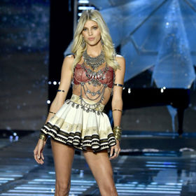Nejvíc sexy looky z přehlídky Victoria's Secret show 2017 v Číně Nejvíc sexy looky z přehlídky Victoria's Secret show 2017 v Číně
