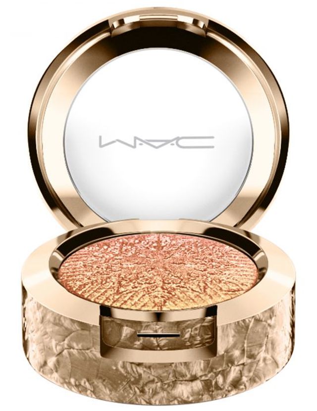 MAC Snowball EyeShadow StylishlyMerry white 300dpi 1 c5537