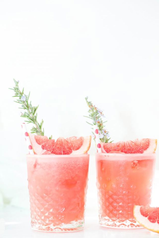 grapefruitginandrosemarycocktail 29555