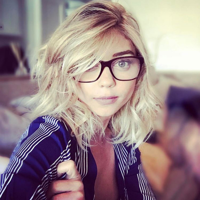 Herečka Sarah Hyland se nechala odbarvit na blond. Chcete změnu? Na léto zesvětlete!