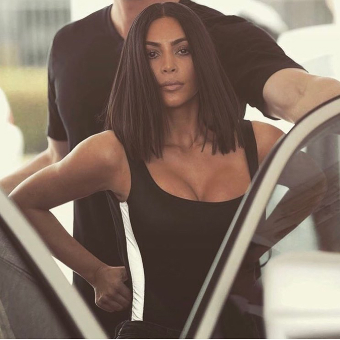 Nebo byste raději zkusila tmavé rovné vlasy po ramena jako mediální hvězda Kim Kardashian?