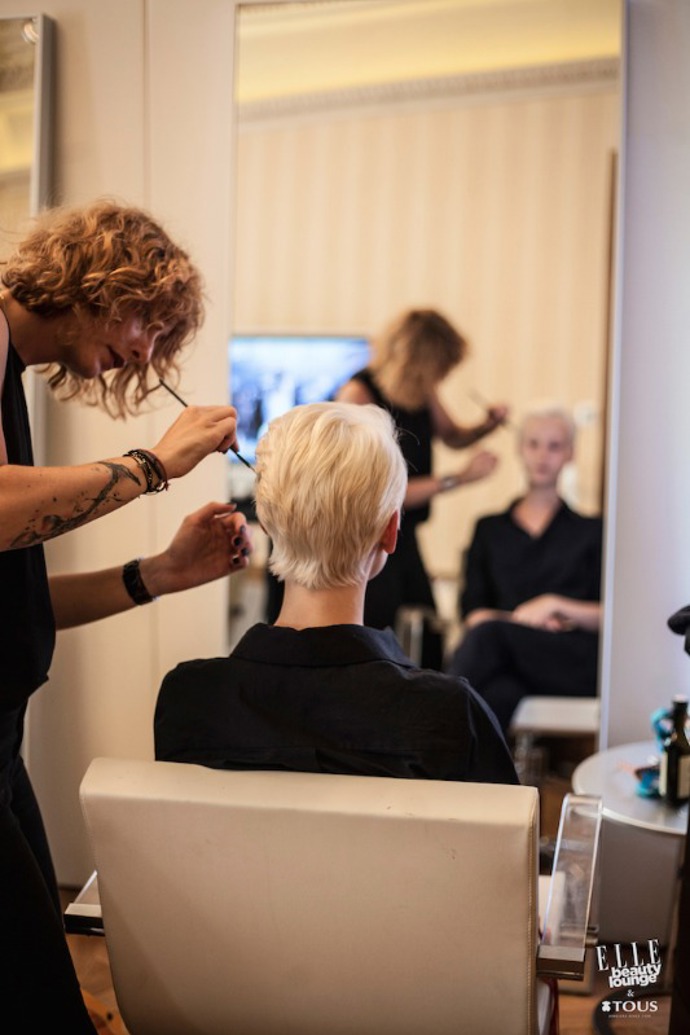 Anna Fialová v provizorním Red salonu.