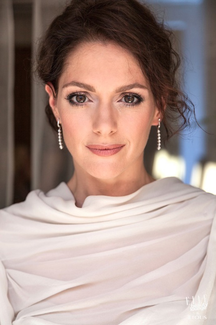 Klára Issová v šatech Vivienne Westwood z Alizé, make-up YSL, Michaela Mohemová