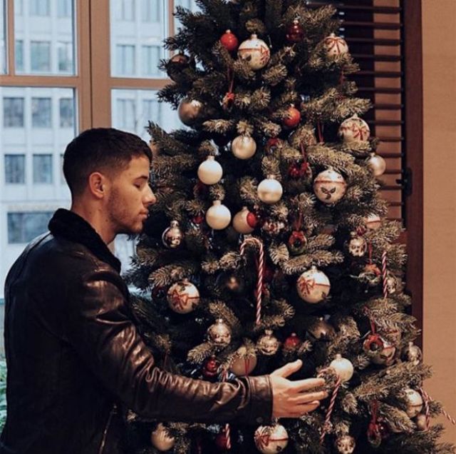 nick jonas christmas tree bd9e6 nick jonas christmas tree bd9e6