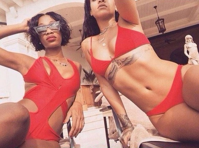 zpvačka Rihanna s kamarádkou