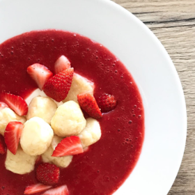 Food trend: #jahodoveknedliky Food trend: #jahodoveknedliky