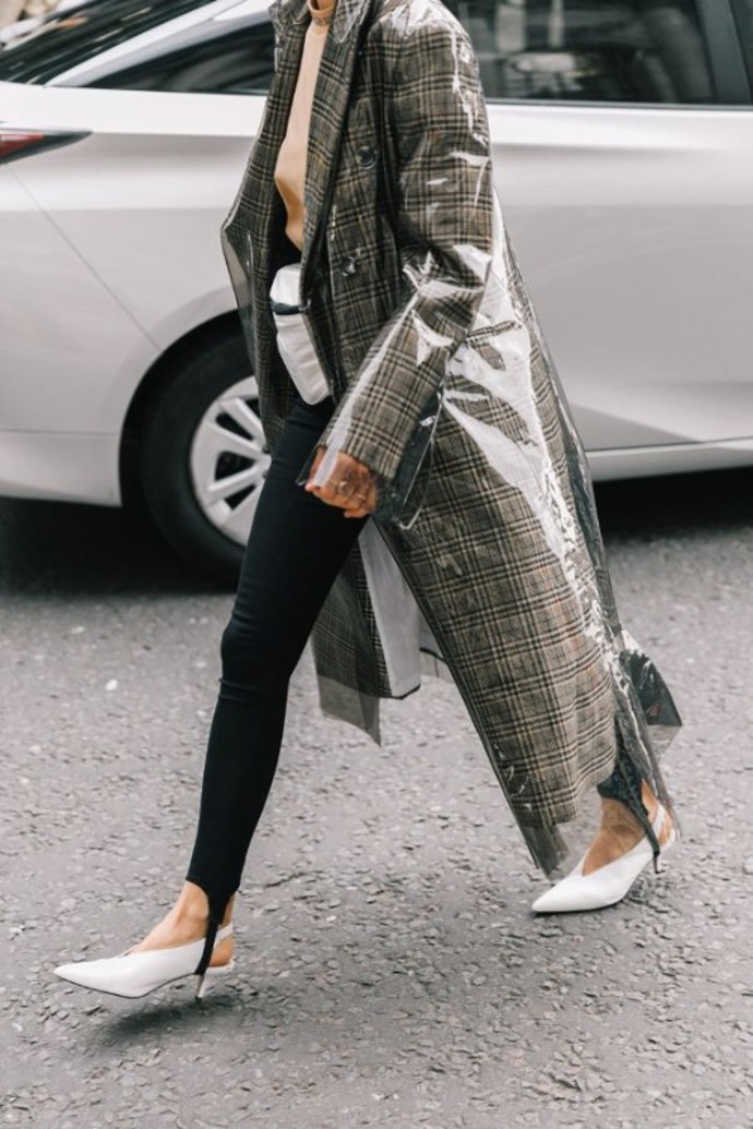 Průsvitný kabát podle street style hvězd