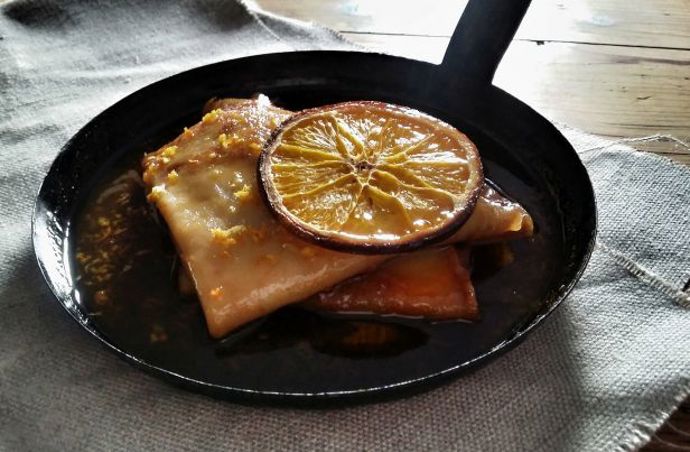 Třeba s pečenými kolečky pomeranče a citrónu. Dobrou chuť!
