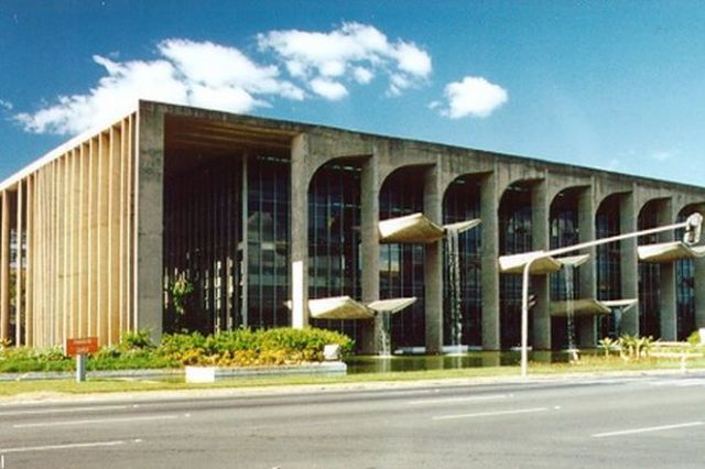 brasilia justicni palac 650x433 b187e brasilia justicni palac 650x433 b187e
