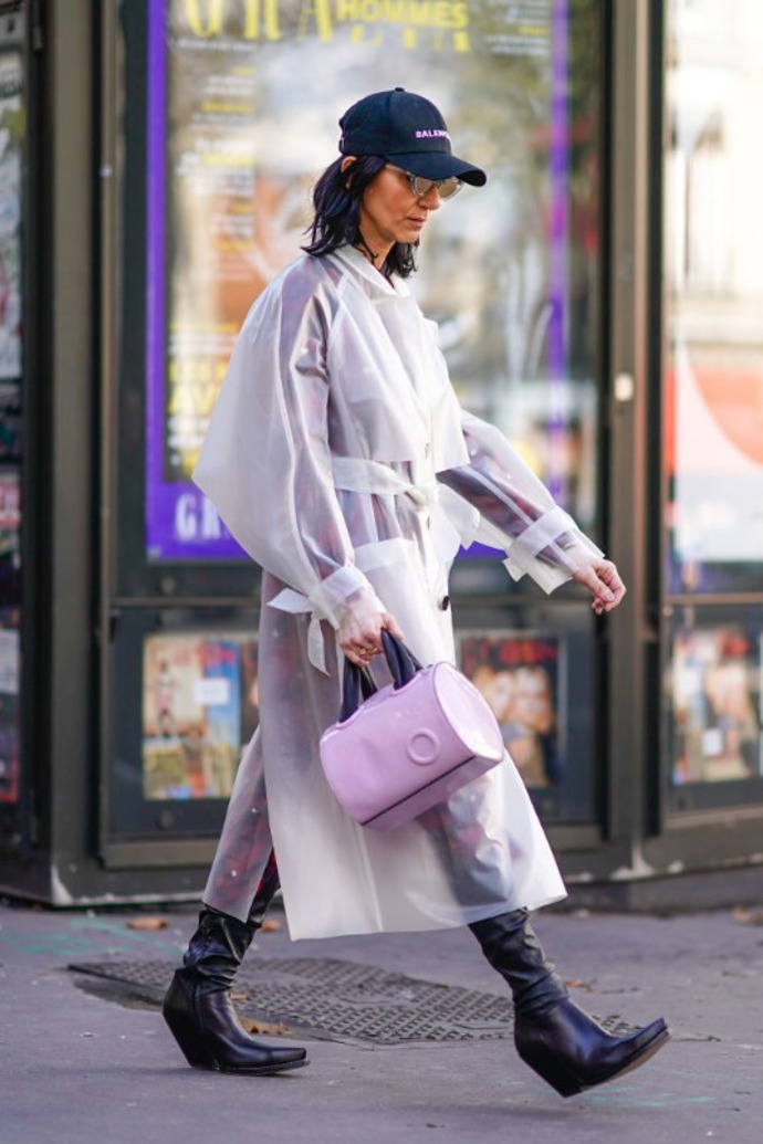 Průsvitný kabát podle street style hvězd