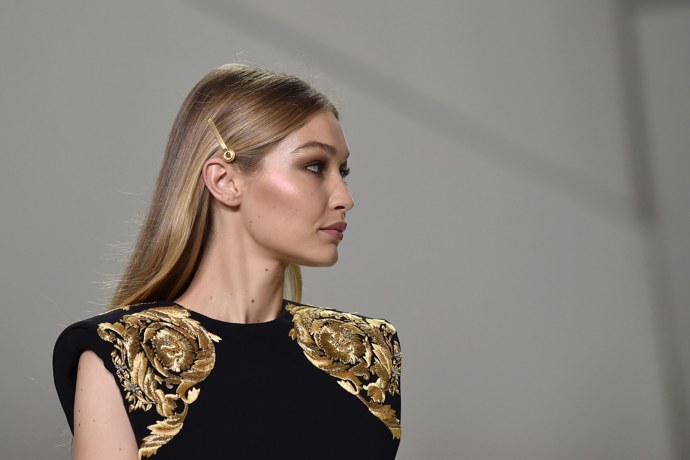 Gigi Hadid na přehlídce Versace
