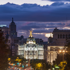 MADRID
Hlavní město Španělska je na jaře kouzelné místo, do kterého se zamilujete od prvního okamžiku. Rozkvetlé parky, úžasná belle époque architektura, designové obchody a bary, ve kterých můžete protancovat celou noc. Teploty se během prvních jarních týdnů pohybují kolem příjemných dvaceti stupňů. Tady se nikdy nudit nebudete.
MADRID
Hlavní město Španělska je na jaře kouzelné místo, do kterého se zamilujete od prvního okamžiku. Rozkvetlé parky, úžasná belle époque architektura, designové obchody a bary, ve kterých můžete protancovat celou noc. Teploty se během prvních jarních týdnů pohybují kolem příjemných dvaceti stupňů. Tady se nikdy nudit nebudete.