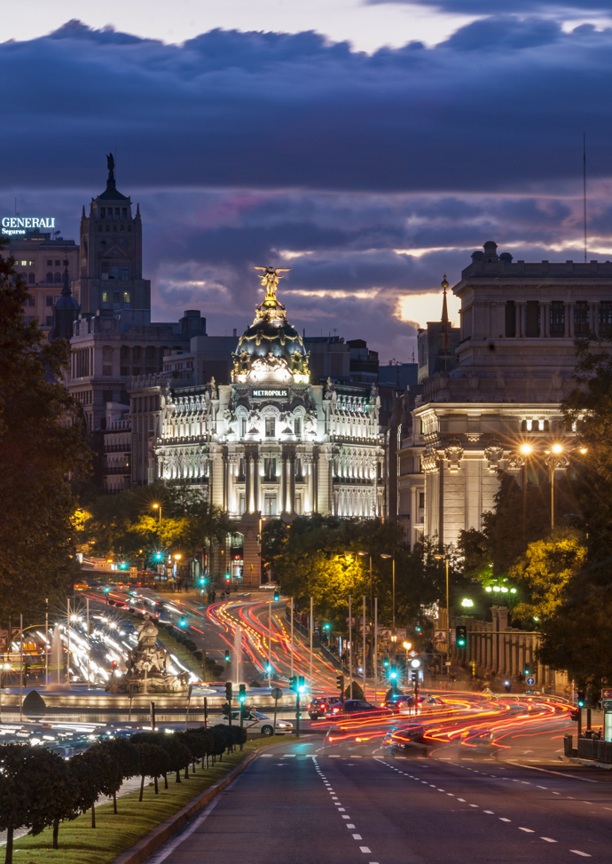 MADRID
Hlavní město Španělska je na jaře kouzelné místo, do kterého se zamilujete od prvního okamžiku. Rozkvetlé parky, úžasná belle époque architektura, designové obchody a bary, ve kterých můžete protancovat celou noc. Teploty se během prvních jarních týdnů pohybují kolem příjemných dvaceti stupňů. Tady se nikdy nudit nebudete.
MADRID
Hlavní město Španělska je na jaře kouzelné místo, do kterého se zamilujete od prvního okamžiku. Rozkvetlé parky, úžasná belle époque architektura, designové obchody a bary, ve kterých můžete protancovat celou noc. Teploty se během prvních jarních týdnů pohybují kolem příjemných dvaceti stupňů. Tady se nikdy nudit nebudete.