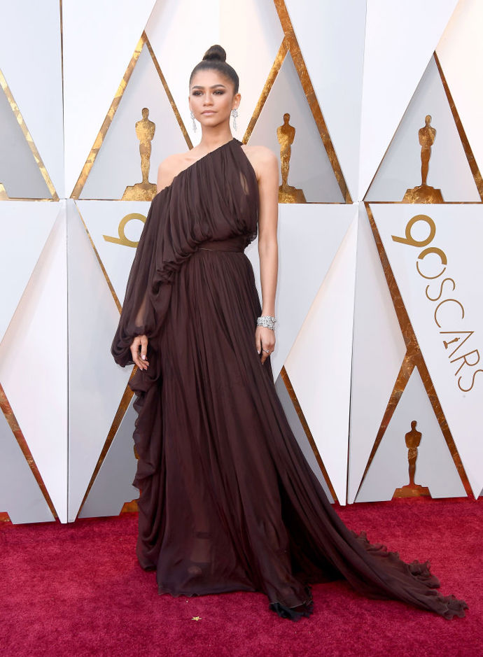 Zendaya

šaty: Giambattista Valli Couture
šperky: Bulgari
