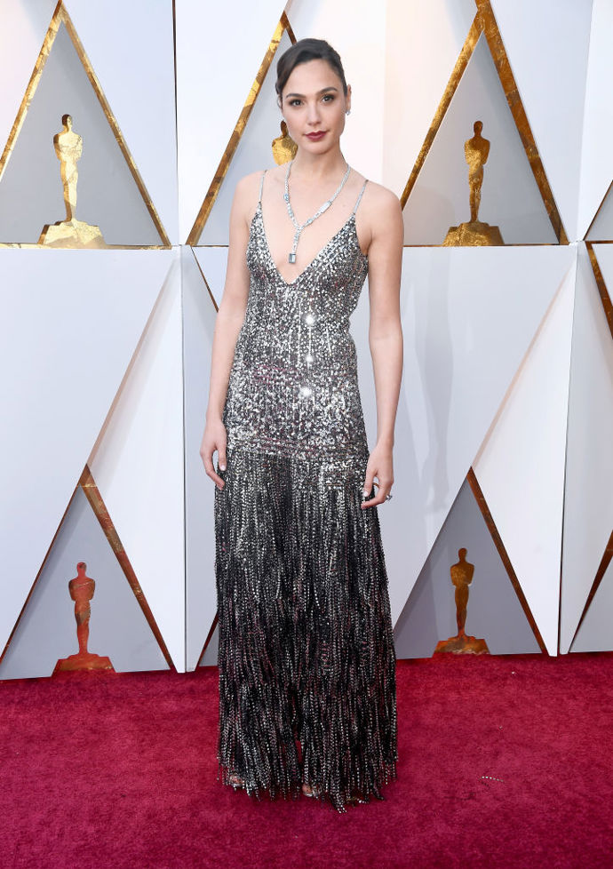 Gal Gadot

šaty: Givenchy
šperky: Tiffany & Co.
