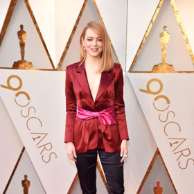 Emma Stone
oblek: Louis Vuitton
Emma Stone
oblek: Louis Vuitton
