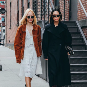 Dani a Aimee

Sestry Aimee a Dani Song jsou mega úspěšné blogerky. Aimee, kterou sleduje na Instagramu 4,7 milionu lidí se zaměřuje více na módu a interiérový design, Dani zase se světem sdílí svou vášeň pro fitness. Společně navrhují pod značkou Two Songs. “Chtěly jsme vytvořit pro nás a pro naše přátele a followers z celého světa vědomou a etickou linii oblečení. Místo přebytku chceme, aby kusy, které jsme vytvořily, byly základními kousky v každé šatně,” říkají sestry.
