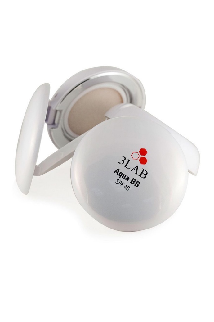 3LAB AQUA BB SPF 40
Chrání před sluníčkem i oxidačním stresem, které pleť každý den ohrožují. Jednoduše se aplikuje s pomocí přiložené houbičky, hydratuje a lehce kryje pigmentové skvrnky, zarudnutí a všechny ostatní nedokonalosti. Ideální BB krém s lehoučkou texturou můžete nosit pořád u sebe, kdykoliv během dne ho rychle obnovíte.
Prodává FAnn za 2390 Kč
3LAB AQUA BB SPF 40
Chrání před sluníčkem i oxidačním stresem, které pleť každý den ohrožují. Jednoduše se aplikuje s pomocí přiložené houbičky, hydratuje a lehce kryje pigmentové skvrnky, zarudnutí a všechny ostatní nedokonalosti. Ideální BB krém s lehoučkou texturou můžete nosit pořád u sebe, kdykoliv během dne ho rychle obnovíte.
Prodává FAnn za 2390 Kč