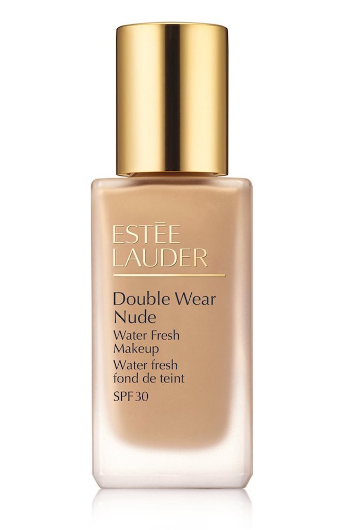 ESTÉE LAUDER DOUBLE WEAR NUDE WATER FRESH MAKEUP
Makeup Double Wear patří mezi ikony kosmetických taštiček. Používejte ho nejen na zakrytí nedokonalostí, což umí skvěle, ale i jako ochranu před UV zářením. Obsahuje totiž SPF 30. Kryje už v tenké vrstvě, nepotřebujete žádný korektor. Protože chrání před všemi nepříznivými vnějšími vlivy, pleti s ním uděláte velkou službu. Hodí se na dny, kdy jdete do full-glam looku i na dny, kdy maximální přirozenost je vaším hlavním cílem.
1320 Kč
ESTÉE LAUDER DOUBLE WEAR NUDE WATER FRESH MAKEUP
Makeup Double Wear patří mezi ikony kosmetických taštiček. Používejte ho nejen na zakrytí nedokonalostí, což umí skvěle, ale i jako ochranu před UV zářením. Obsahuje totiž SPF 30. Kryje už v tenké vrstvě, nepotřebujete žádný korektor. Protože chrání před všemi nepříznivými vnějšími vlivy, pleti s ním uděláte velkou službu. Hodí se na dny, kdy jdete do full-glam looku i na dny, kdy maximální přirozenost je vaším hlavním cílem.
1320 Kč
