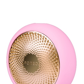 FOREO UFO
Zapomeňte na všechno, co jste o maskách věděli. Teď tu je Foreo UFO, kulatá hi-tech revoluce. Stačí vložit denní nebo noční masku a zapnout disk a přejíždět jím 90 vteřin po obličeji. Aktivační maska a LED světlo se postarají o zbytek. Nemusíte čekat půlhodinu jako s klasickou maskou a navíc k tomu máte ještě terapii světlem (modré na akné, zelené na rozjasnění, červené proti stárnutí).
7490 Kč
FOREO UFO
Zapomeňte na všechno, co jste o maskách věděli. Teď tu je Foreo UFO, kulatá hi-tech revoluce. Stačí vložit denní nebo noční masku a zapnout disk a přejíždět jím 90 vteřin po obličeji. Aktivační maska a LED světlo se postarají o zbytek. Nemusíte čekat půlhodinu jako s klasickou maskou a navíc k tomu máte ještě terapii světlem (modré na akné, zelené na rozjasnění, červené proti stárnutí).
7490 Kč