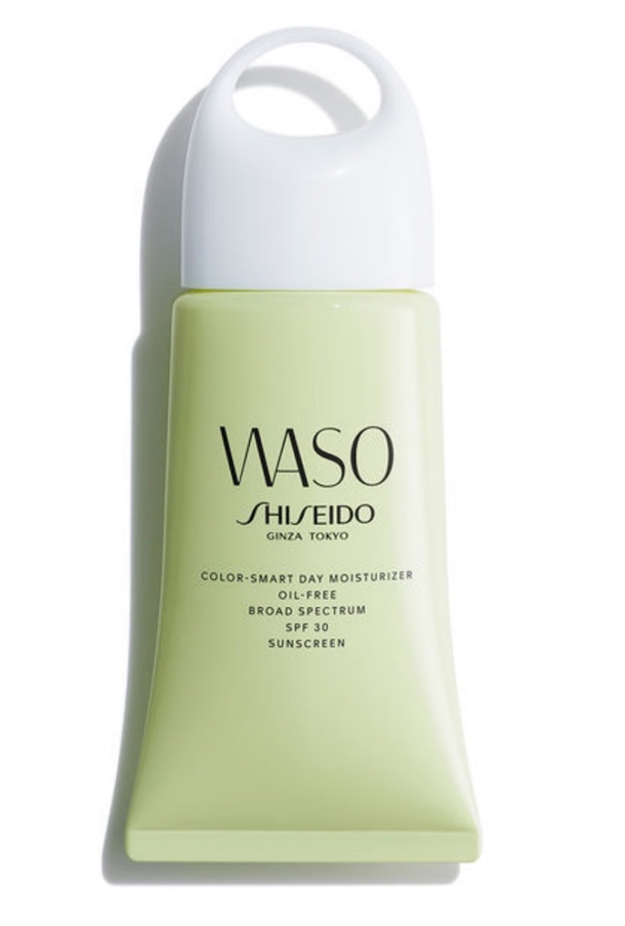 SHISEIDO WASO COLOR SMART DAY MOISTURIZER OIL-FREE
Najít denní krém s dostatečně vysokým SPF pro mastnou pleť není zrovna jednoduchý úkol. Nehledejte, neexperimentujte a rovnou sáhněte po zeleném krému z řady Waso od japonské značky Shiseido. Lehký krém bez olejů hydratuje a matuje zároveň. Obsahuje výtažky z listů japonské švestky a ochranný faktor 30, takže se od této chvíle o svojí pleť nemusíte bát. Bude o ní dokonale postaráno.
Prodává Douglas za 1270 Kč
SHISEIDO WASO COLOR SMART DAY MOISTURIZER OIL-FREE
Najít denní krém s dostatečně vysokým SPF pro mastnou pleť není zrovna jednoduchý úkol. Nehledejte, neexperimentujte a rovnou sáhněte po zeleném krému z řady Waso od japonské značky Shiseido. Lehký krém bez olejů hydratuje a matuje zároveň. Obsahuje výtažky z listů japonské švestky a ochranný faktor 30, takže se od této chvíle o svojí pleť nemusíte bát. Bude o ní dokonale postaráno.
Prodává Douglas za 1270 Kč