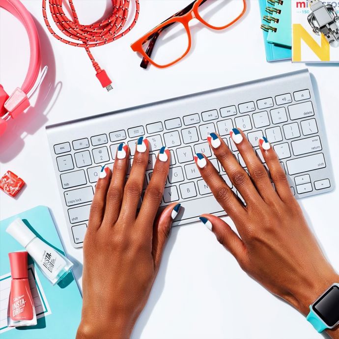 V Sally Hansen si s barevnými nehty umějí vyhrát.
