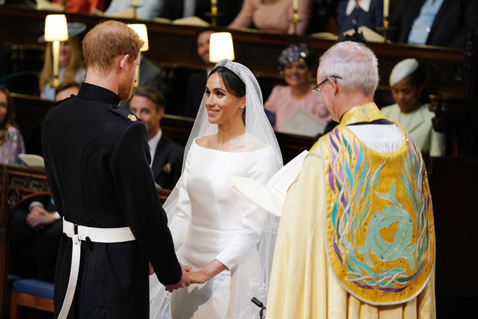 Harry a Meghan se jeden na druhého během slibu usmívali
