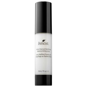 Boscia White Charcoal Mattifying Make-up Setting Spray, 920 Kč
Boscia White Charcoal Mattifying Make-up Setting Spray, 920 Kč