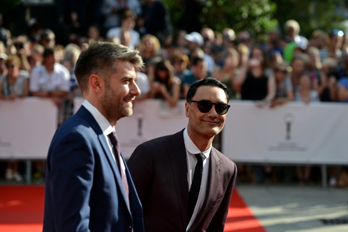 Producent Carthew Neal a režisér Taika Waititi

