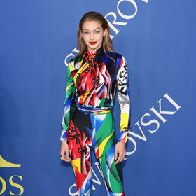 Gigi Hadid v modelu Versace
