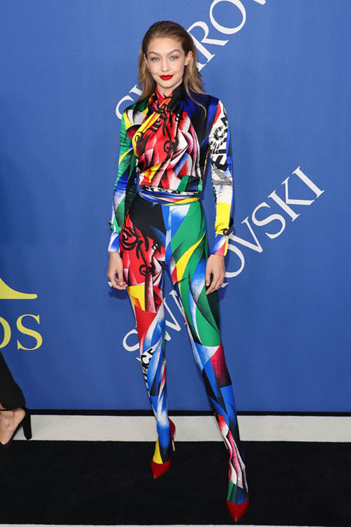 Gigi Hadid v modelu Versace
