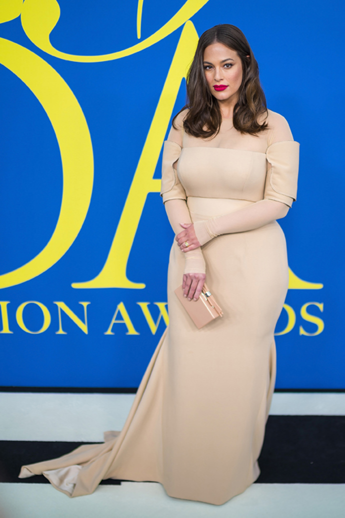 Ashley Graham v modelu VEra Wang Bride Collection
