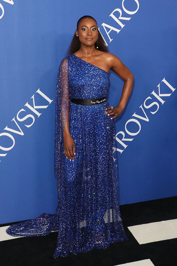 Issa Rae v modelu Pyer Moss
