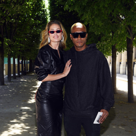 Doutzen Kroes v modelu Off-White na pánské přehlídce Louis Vuitton jaro/léto 2019
Doutzen Kroes v modelu Off-White na pánské přehlídce Louis Vuitton jaro/léto 2019
