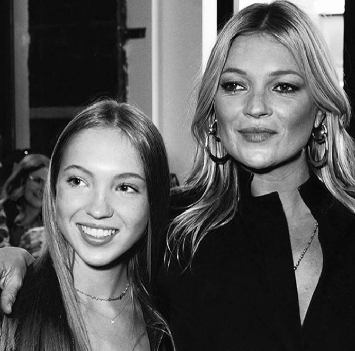 Lila Grace

Dnes patnáctiletá Lila byla odmalička pod dohledem veřejnosti, která jí prorokovala podobně slibnou kariéru, jakou má za sebou její matka, top modelka Kate Moss. Sice tvrdila, že to tak nechce, ale už ve čtrnácti nafotila svou první kampaň. Zastupuje ji modelingová agentura její matky.
