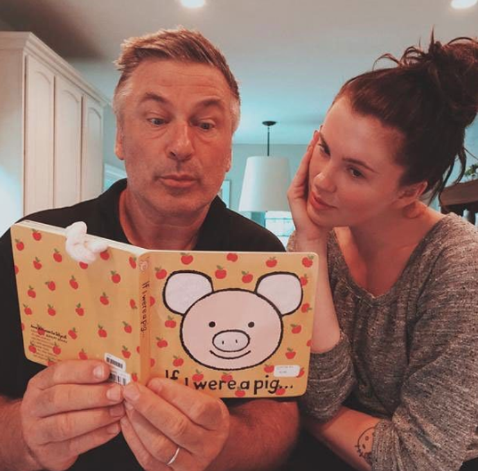 Se svým otcem a jeho novou rodinou má krásný vztah. Na Instagramu zveřejnila tuhle fotku s popiskem: I love you. I always have and I always will. You're unique. You're strong. You're by far the funniest person I've ever known or will ever know and you make me so proud to be related to you. Thank you for all that you've ever taught me. You're the best dad to me, Carmen, Rafa and Leo and I can't wait for them to grow up and share the same beautiful memories with you as I do. I love you and thank you for always lifting me up and helping me figure out who I am! Happy Father's Day ❤️ from your little piggy girl 
