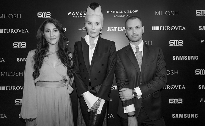 Kurátorka výstavy THE QUEEN OF THE NIGHT Lucia Ramljaková, Daphne Guinness a producent Milosh Harajda.
