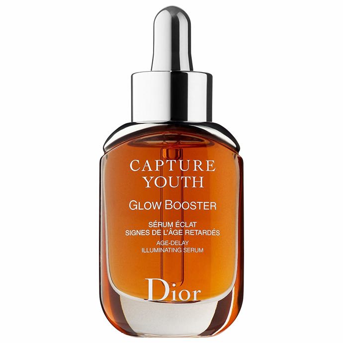 Dior Capture Youth Glow Booster Age-Delay Illuminating Serum, 2800 Kč

Nejlepší pro: pleť s prvními známkami stárnutí. Perfektní jako podkladová báze pod make-up. Toto lehké sérum způsobuje, že pokožka vypadá prozářeněji a svěžeji.
