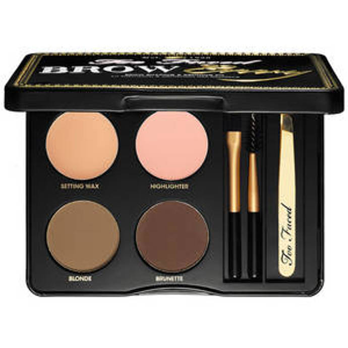 Too Faced Brow Envy Kit, sada pro obočí, 990 Kč
