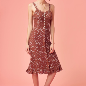 Rouje Paris
Pokud by si francouzské fashion girls měly vybrat jen jednu jedinou značku, s největší pravděpodobností by to byla právě tato. Navrhuje ji totiž jedna z nich, pařížanka Jeanne Damas. Pokud toužíte po puntíkovaných šatech ve francouzském stylu, pak se rozhodně podívejte na jejich eshop.
Rouje Paris, 4250 Kč
Rouje Paris
Pokud by si francouzské fashion girls měly vybrat jen jednu jedinou značku, s největší pravděpodobností by to byla právě tato. Navrhuje ji totiž jedna z nich, pařížanka Jeanne Damas. Pokud toužíte po puntíkovaných šatech ve francouzském stylu, pak se rozhodně podívejte na jejich eshop.
Rouje Paris, 4250 Kč